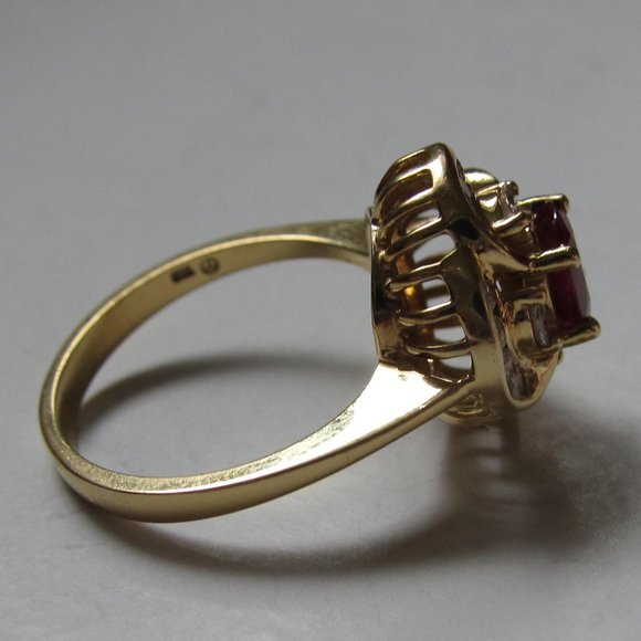18K Solid Yellow Gold with Ruby & Diamonds Ring - Picture 8 of 13